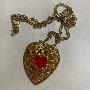 Gold tone necklace with heart pendant